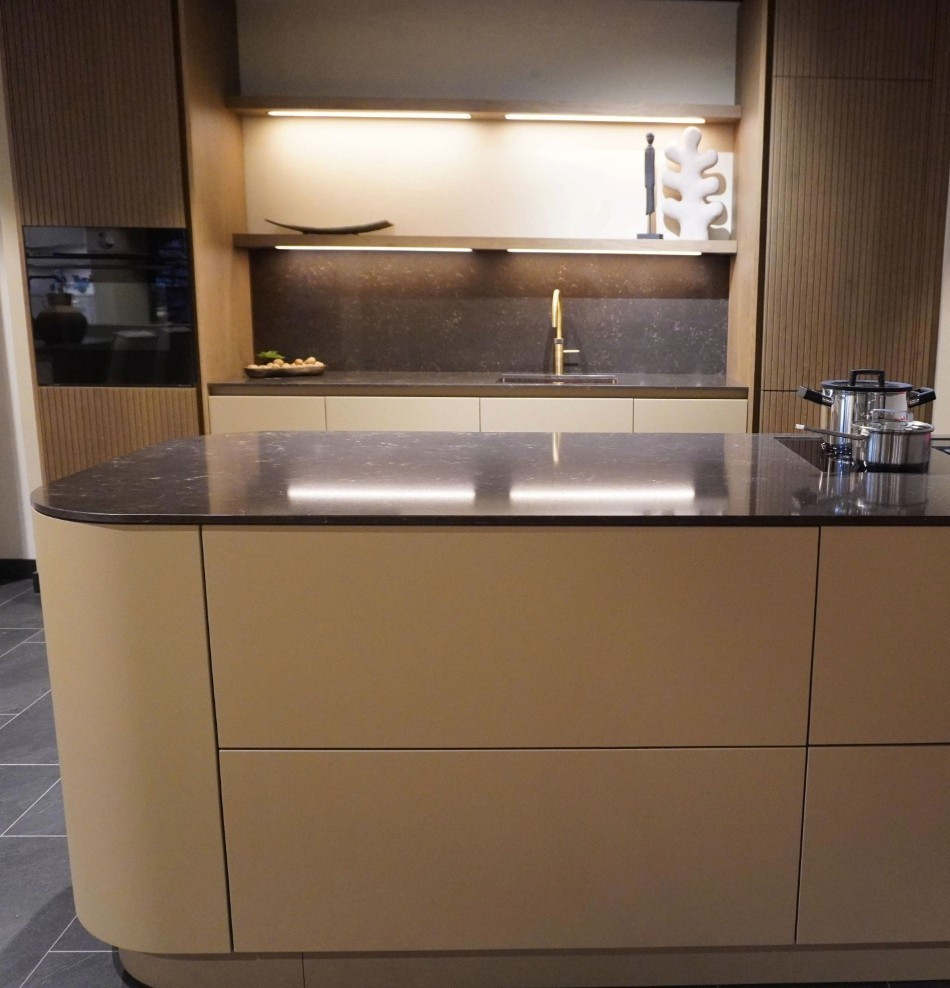 Schröder keuken met afgeronde kookeiland